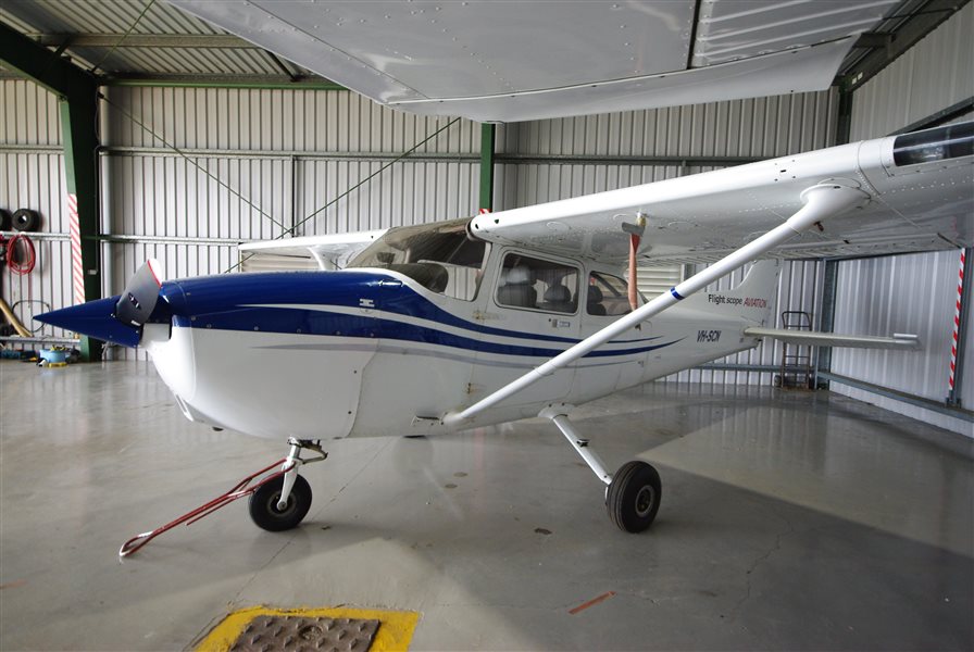 2000 Cessna 172 Skyhawk Aircraft