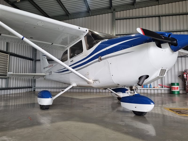 2000 Cessna 172 Skyhawk Aircraft