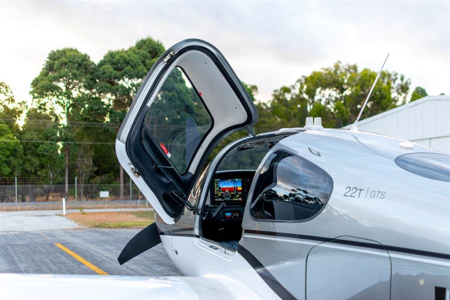 2017 Cirrus SR22 T G6 GTS