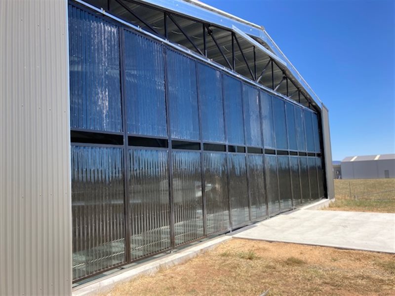 Hangars - Newly built hanger with amenities and extras-Cowra