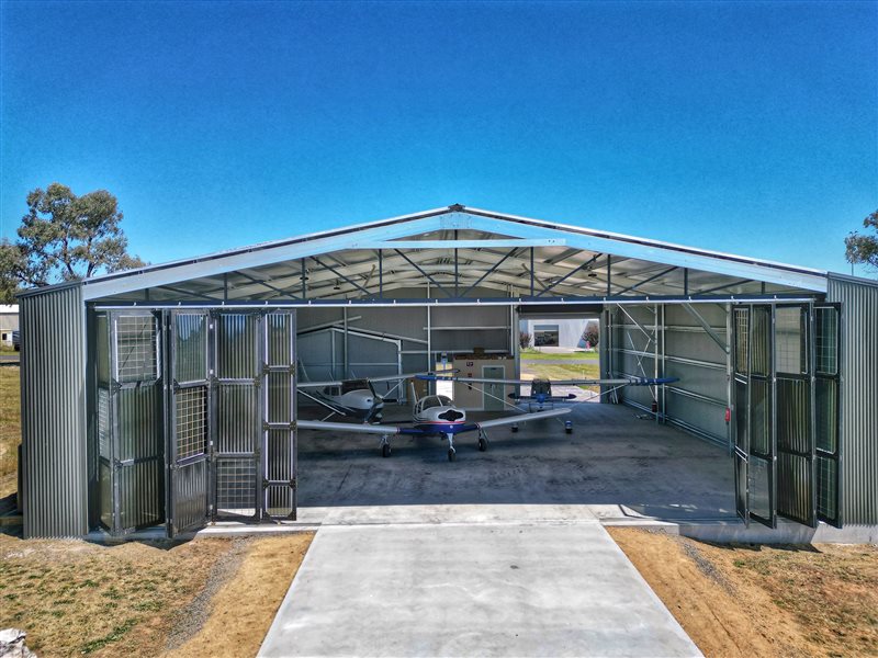 Hangars - Newly Built Hanger with amenities, extras Cowra