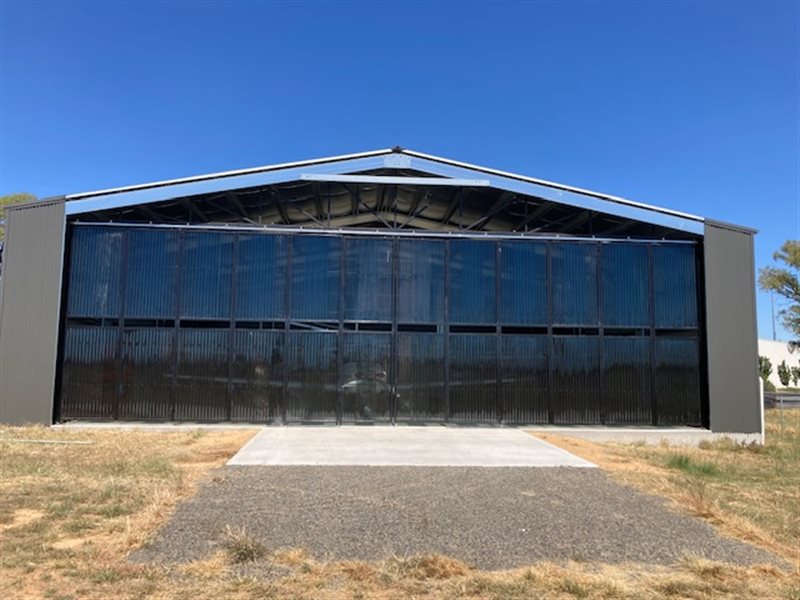 Hangars - Newly built hanger with amenities and extras-Cowra