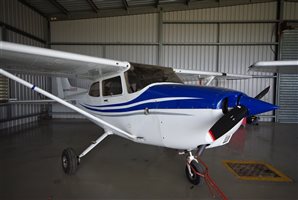 2000 Cessna 172 Skyhawk Aircraft