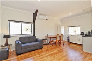 Hangars - Newly Built Hanger with amenities, extras Cowra