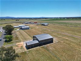 Hangars - Newly Built Hanger with amenities, extras Cowra